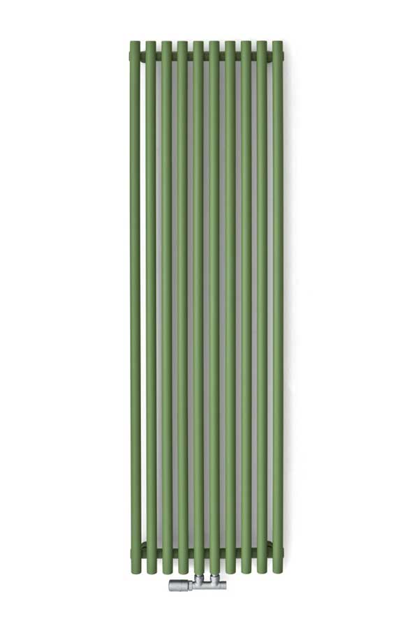 Designheizkörper Tune VWS in grün an der wand montiert mit Ventil in Chrom