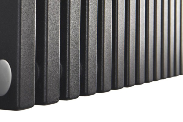 Designheizkörper Designheizkörper horizontaler Heizkörper Triga H in schwarz frontal