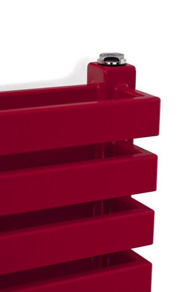 Design Badheizkörper in Design Badheizkörper in rot mit Thermostatventil und Heizpatrone